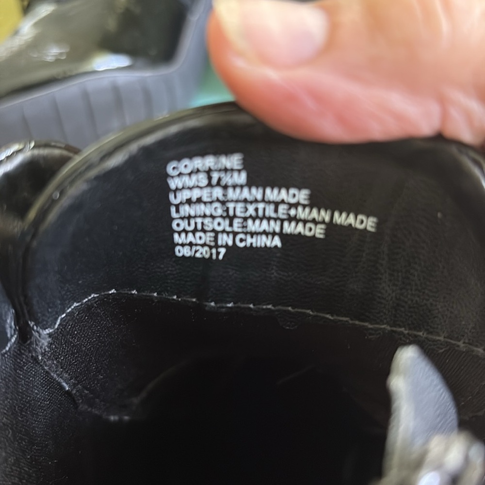 Kenneth Cole Corrine Black Patent Ribbon Booties never worn 3.5” block heels - Picture 7 of 9